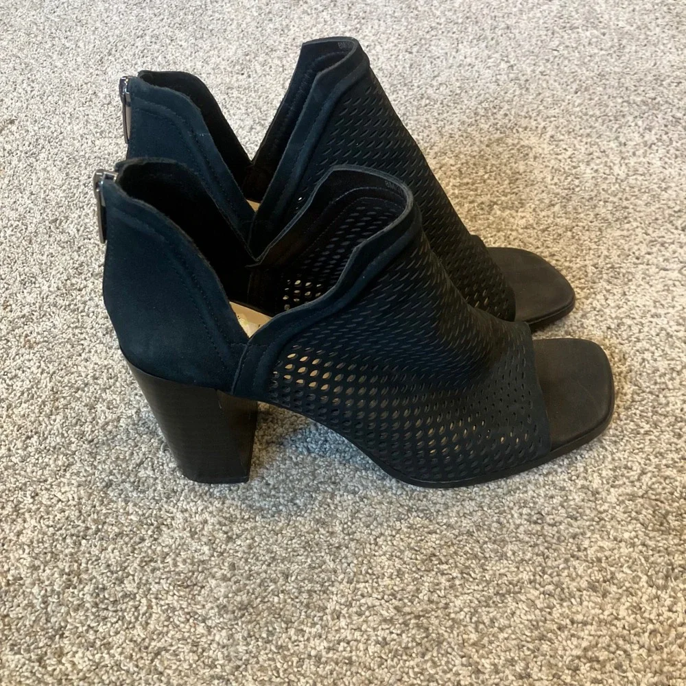 Vince Camuto Katrina Black Suede Perforated Peep Toe Block Heel Booties 8M Edgy
